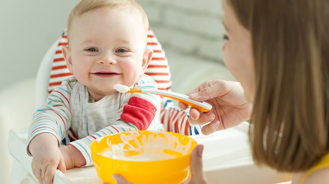 6 Aylık Bebek Beslenmesi Nasıl Olmalı?