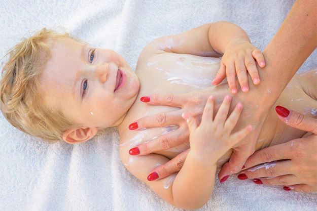 Bebek Vücut Kremi Nasıl Olmalı