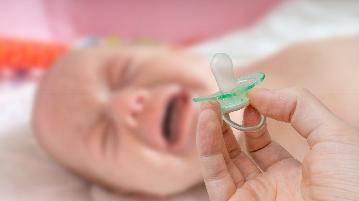 Bebeklerde Emzik Kullanımı Diş Gelişimini Etkiler mi
